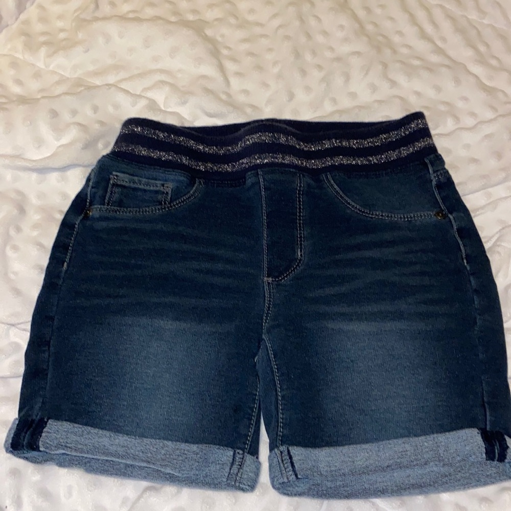 Girls sz 8 shorts. Very soft and in great condition.